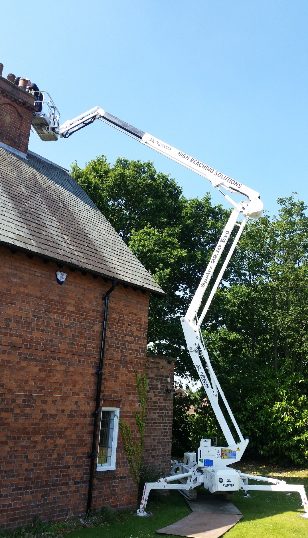 Tracked spider cherrypicker chimney maintenance